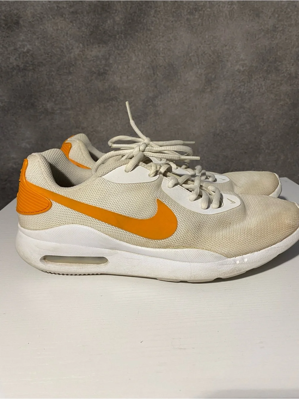 Nike Air Max Oketo White Orange Peel Running Shoes AQ2231-101 Women's Size 9⁠
